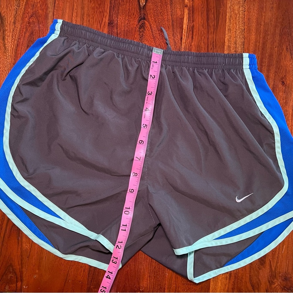 Nike Women’s Running Shorts | Size M - Picture 3 of 4